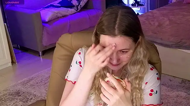 Snapshot of elinanortas chatting on October 9, 1:10 am elinanortas online show from October 9, 1:10 am