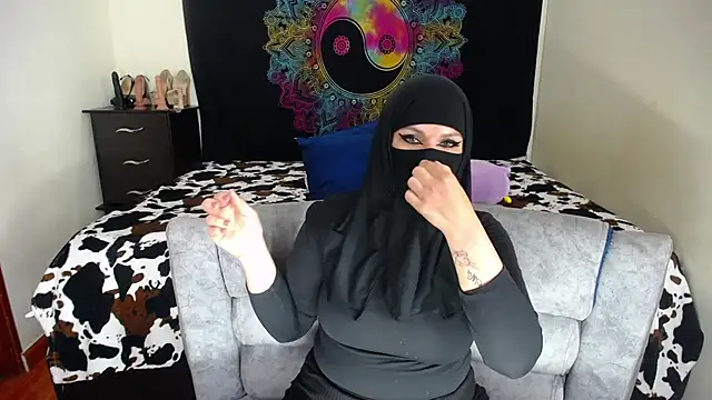 evelyn  salah online show from November 29, 12:47 am