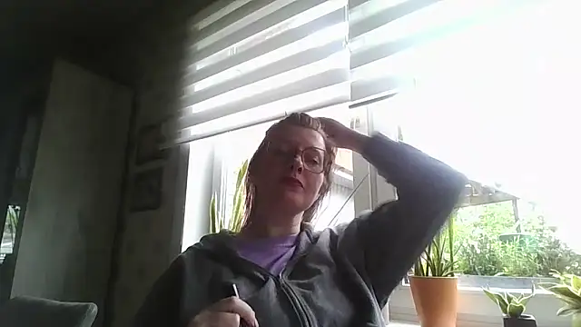 LiquidLeonie online show from May 8, 5:32 am
