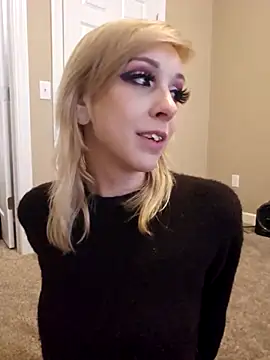 AmethystFoxx online show from March 5, 9:10 pm