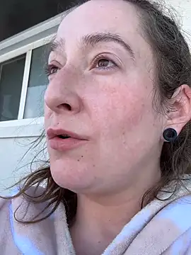 Mini And The Bear online show from March 19, 1:59 pm