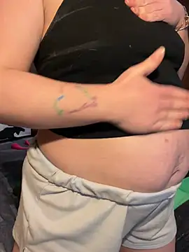 Mini And The Bear online show from February 9, 5:04 pm