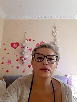 Snapshot of BellaBellaHot chatting on October 30, 10:06 am BellaBellaHot online show from October 30, 10:06 am