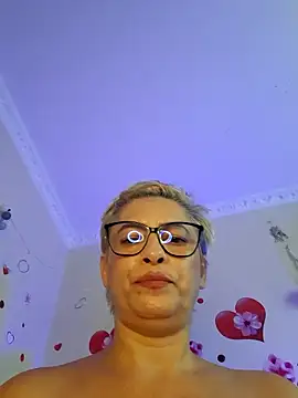 Snapshot of BellaBellaHot chatting on September 22, 12:03 pm BellaBellaHot online show from September 22, 12:03 pm