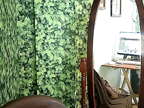 Snapshot of yummy_21xxx chatting on October 7, 1:21 am yummy 21xxx online show from October 7, 1:21 am