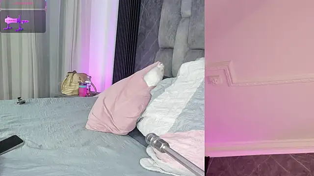 Snapshot of emily_fox1 chatting on October 13, 12:08 pm emily fox1 online show from October 13, 12:08 pm