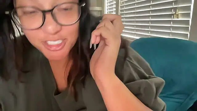 dreamyriri online show from March 10, 7:18 pm