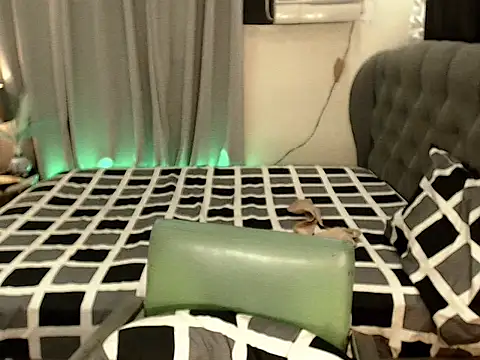 Snapshot of MISTRESS_OF_EVILCUMxx chatting on October 1, 10:15 pm MISTRESS OF EVILCUMxx online show from October 1, 10:15 pm