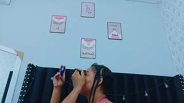 Snapshot of colombiamommy chatting on October 30, 12:50 pm colombiamommy online show from October 30, 12:50 pm