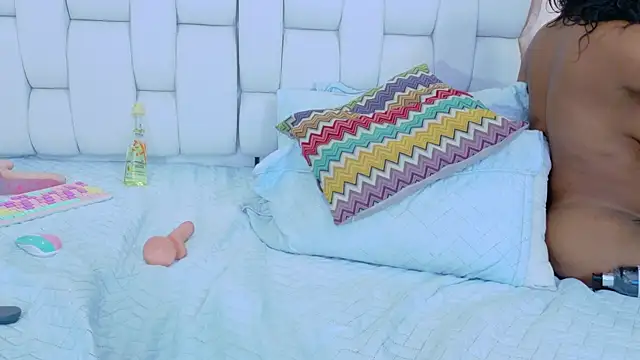 Snapshot of colombiamommy chatting on October 12, 1:35 pm colombiamommy online show from October 12, 1:35 pm