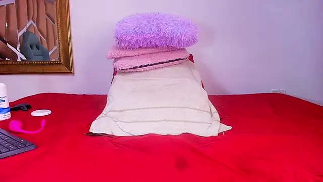 Snapshot of naia_blessed chatting on October 9, 8:13 pm naia blessed online show from October 9, 8:13 pm