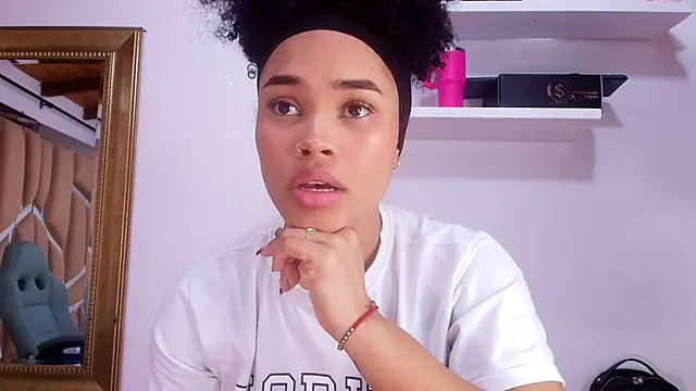 Snapshot of naia_blessed chatting on October 6, 7:18 pm naia blessed online show from October 6, 7:18 pm