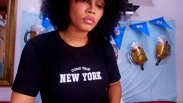 Snapshot of naia_blessed chatting on October 2, 7:52 pm naia blessed online show from October 2, 7:52 pm