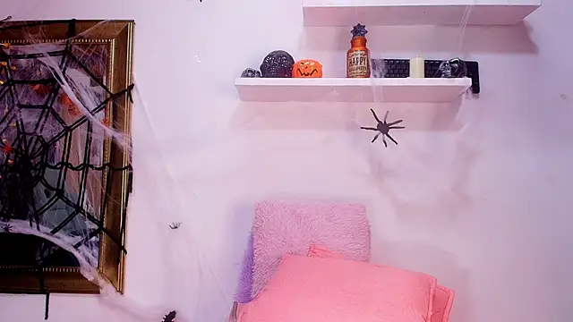 Snapshot of naia_blessed chatting on October 21, 7:18 pm naia blessed online show from October 21, 7:18 pm