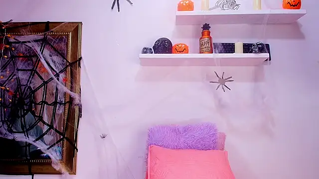 Snapshot of naia_blessed chatting on October 22, 7:19 pm naia blessed online show from October 22, 7:19 pm