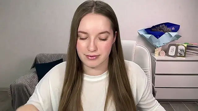 EvaMaddison online show from November 21, 8:00 pm