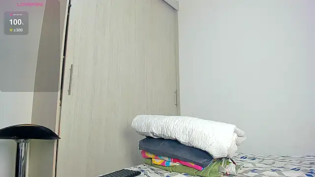 Snapshot of caroline_tovar chatting on October 24, 11:23 pm caroline tovar online show from October 24, 11:23 pm