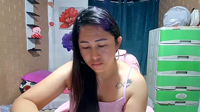 Ugly Filipina online show from March 15, 9:39 pm