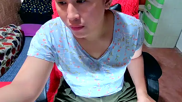 Snapshot of Ugly_Filipina chatting on October 9, 2:15 am Ugly Filipina online show from October 9, 2:15 am