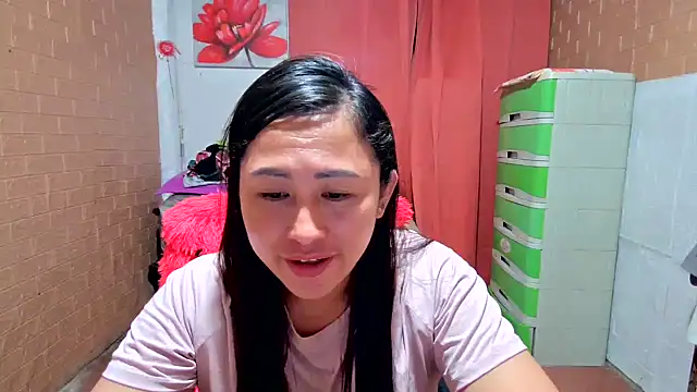 Snapshot of Ugly_Filipina chatting on October 19, 10:39 am Ugly Filipina online show from October 19, 10:39 am