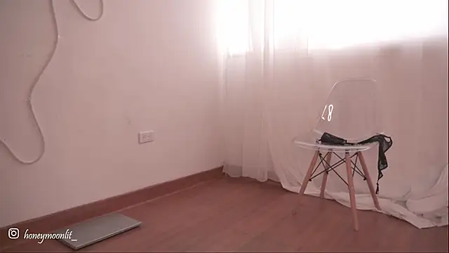 honeey  online show from October 3, 9:42 pm