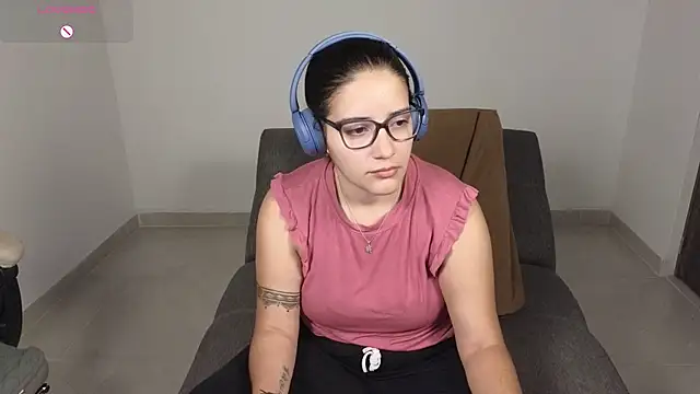 Snapshot of blue__moon_ chatting on September 24, 3:16 am blue moon online show from September 24, 3:16 am