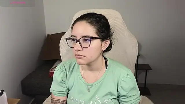 Snapshot of blue__moon_ chatting on October 29, 5:23 am blue moon online show from October 29, 5:23 am