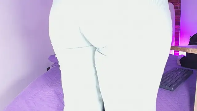  ebony-queen  online show from April 6, 3:06 am