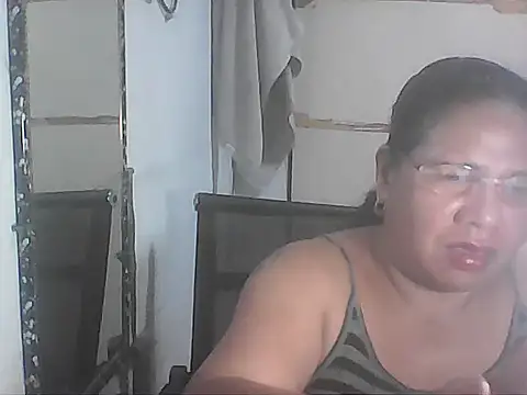 hotwet mama4uxx online show from November 23, 3:25 pm