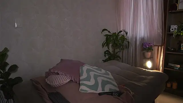 HannahEvanss online show from April 8, 1:24 pm