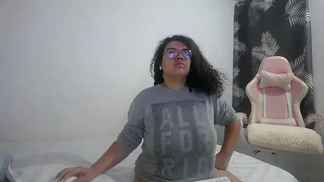 mabigomez00 online show from December 18, 9:47 am