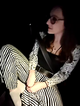 Tinas5 online show from March 5, 6:04 pm