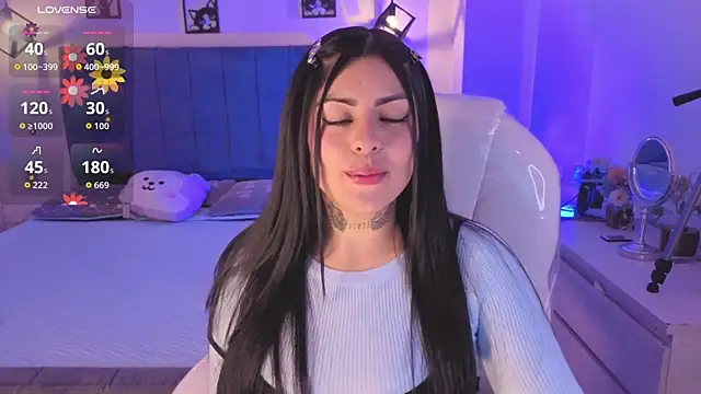 Snapshot of Catalinaa_martinez chatting on October 23, 3:45 am Catalinaa martinez online show from October 23, 3:45 am