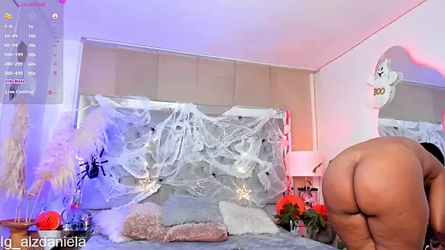 Kaitlyn Brwon online show from October 5, 6:18 am