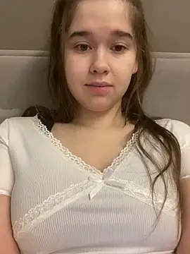 HornyGirlH online show from December 15, 3:12 am