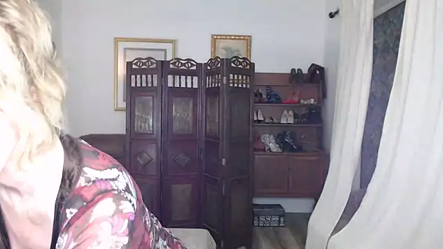 SindeeDix online show from April 8, 11:56 am