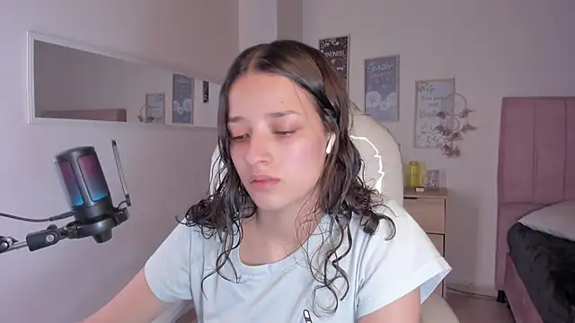 Snapshot of Amaia_Daniells chatting on September 11, 3:40 am Amaia Daniells online show from September 11, 3:40 am