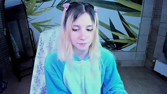 fleximona online show from December 14, 8:03 pm