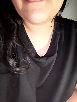 Annerae online show from October 31, 5:28 pm