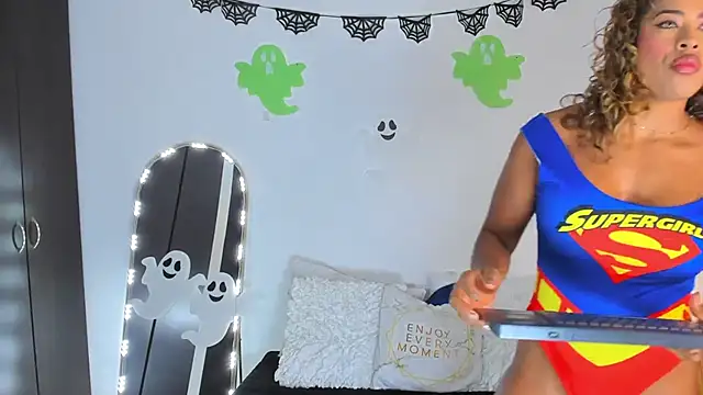 Snapshot of SarahCinnamon- chatting on October 19, 8:44 pm SarahCinnamon- online show from October 19, 8:44 pm