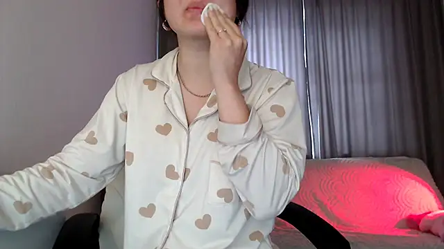 Snapshot of Lili_asian chatting on October 17, 9:01 am Lili asian online show from October 17, 9:01 am