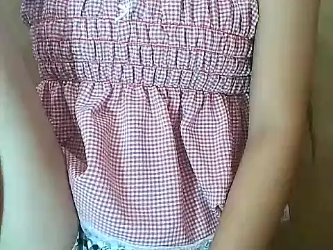 Snapshot of PinaySkinnyGirl chatting on October 31, 3:30 am PinaySkinnyGirl online show from October 31, 3:30 am