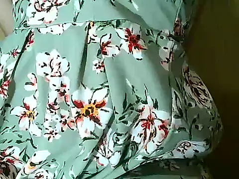 Snapshot of PinaySkinnyGirl chatting on October 28, 1:50 pm PinaySkinnyGirl online show from October 28, 1:50 pm