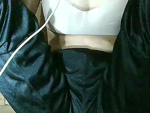 Snapshot of PinaySkinnyGirl chatting on October 22, 10:53 am PinaySkinnyGirl online show from October 22, 10:53 am