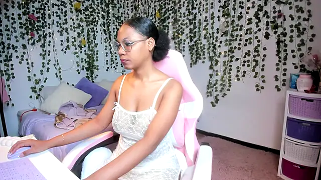Snapshot of violeta_milleer chatting on September 16, 2:58 pm violeta milleer online show from September 16, 2:58 pm