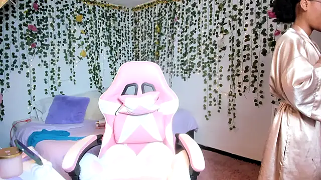 Snapshot of violeta_milleer chatting on September 8, 3:33 pm violeta milleer online show from September 8, 3:33 pm