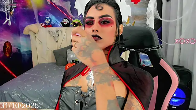 Snapshot of Nella_Dolls chatting on October 31, 10:52 am Nella Dolls online show from October 31, 10:52 am