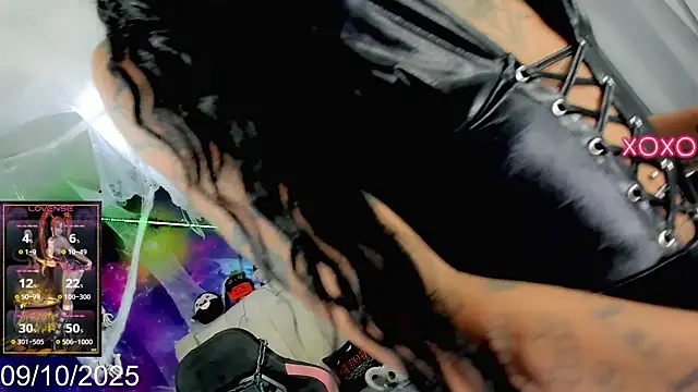 Snapshot of Nella_Dolls chatting on October 9, 9:41 pm Nella Dolls online show from October 9, 9:41 pm