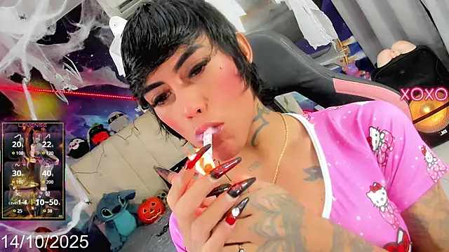 Snapshot of Nella_Dolls chatting on October 14, 10:29 am Nella Dolls online show from October 14, 10:29 am