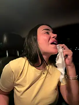 GeorginaJones online show from November 23, 11:39 pm